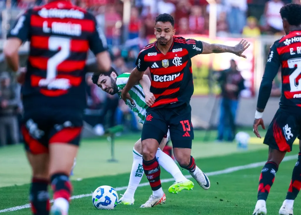 RS – CAXIAS DO SUL – 14/09/2025 – BRASILEIRO A 2025, JUVENTUDE X FLAMENGO – Danilo jogador do Flamengo durante partida contra o Juventude no estadio Alfredo Jaconi pelo campeonato Brasileiro A 2025. Foto: Luiz Erbes/AGIF