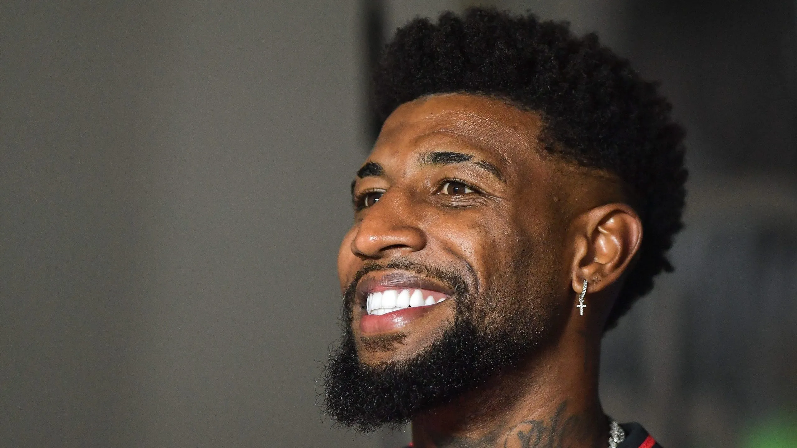 RJ – RIO DE JANEIRO – 27/07/2025 – BRASILEIRO A 2025, FLAMENGO X ATLETICO-MG – Emerson Royal jogador do Flamengo antes da partida contra o Atletico-MG no estadio Maracana pelo campeonato Brasileiro A 2025. Foto: Thiago Ribeiro/AGIF