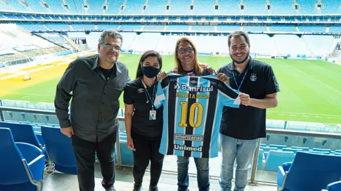 Grêmio comemora 122 anos e homenageia diretora do futebol feminino, Marianita