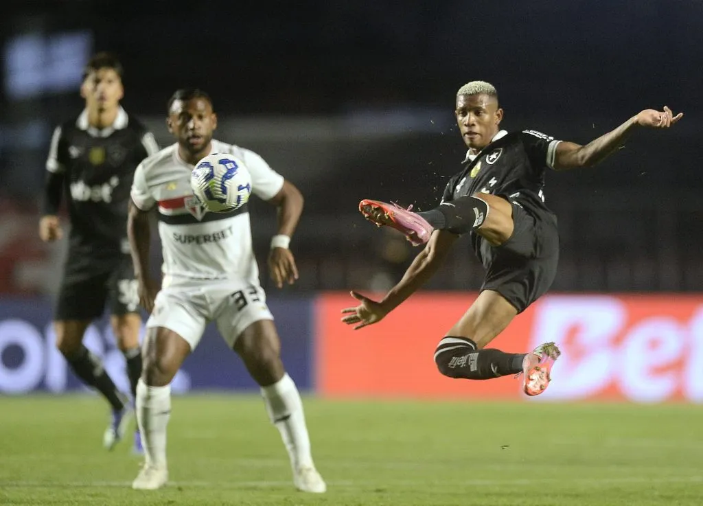 Danilo pelo Botafogo.  Foto: Alan Morici/AGIF