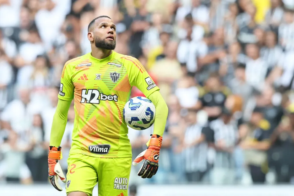 MG – BELO HORIZONTE – 14/09/2025 – BRASILEIRO A 2025, ATLETICO-MG X SANTOS – Everson goleiro do Santos durante partida contra o Atletico-MG no estadio Arena MRV pelo campeonato Brasileiro A 2025. Foto: Gilson Lobo/AGIF