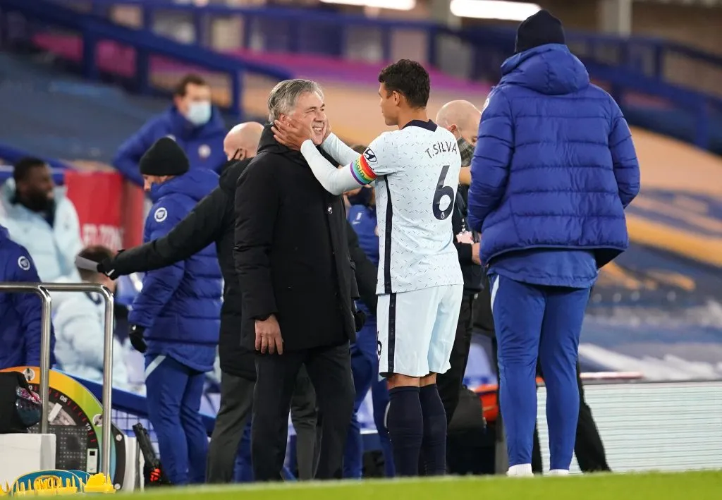 Thiago Silva e Carlo Ancelotti se reencontram em duelo entre Everton e Chelsea. (Photo by Jon Super – Pool/Getty Images)