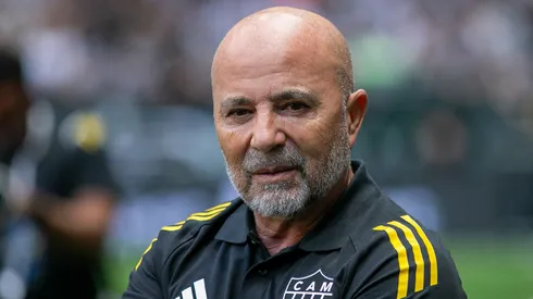 MG – BELO HORIZONTE – 14/09/2025 – BRASILEIRO A 2025, ATLETICO-MG X SANTOS – Sampaoli tecnico do Santos durante partida contra o Atletico-MG no estadio Arena MRV pelo campeonato Brasileiro A 2025. Foto: Fernando Moreno/AGIF