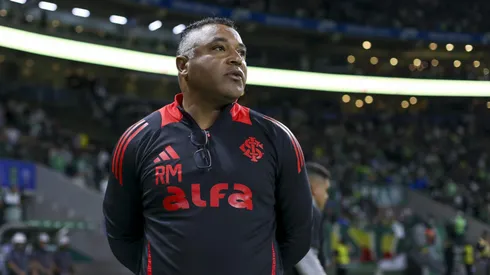 SAO PAULO, BRAZIL – SEPTEMBER 13: Roger Machado head coach of Internacional looks on during the Brasileirao 2025 match between Palmeiras and Internacional at Allianz Parque on September 13, 2025 in Sao Paulo, Brazil. (Photo by Ricardo Moreira/Getty Images)