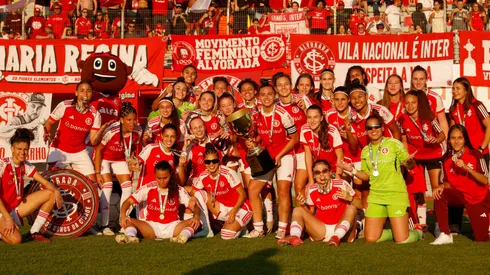 Gurias do Internacional são campeãs invicta do gaúcho sub-20 feminino contra o Grêmio – Foto: Lara Vantzen / Internacional