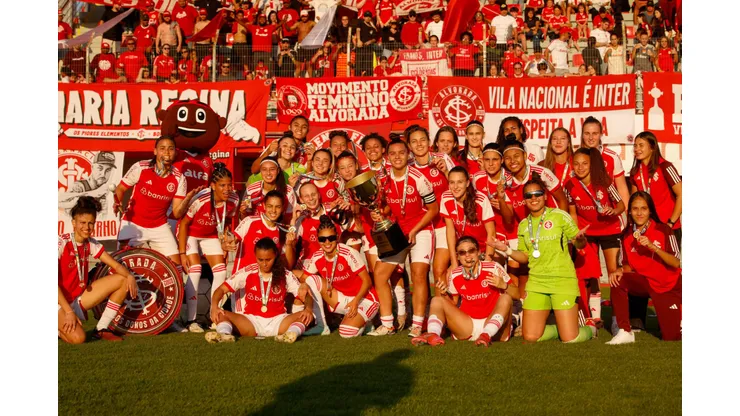 Gurias do Internacional são campeãs invicta do gaúcho sub-20 feminino contra o Grêmio - Foto: Lara Vantzen / Internacional
