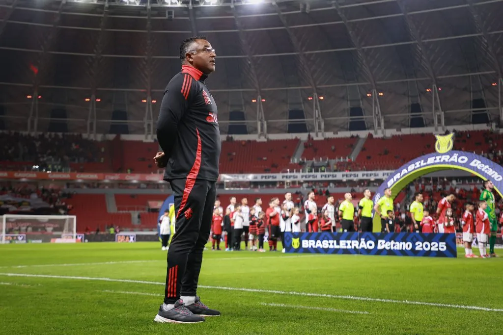 Roger Machado técnico do Internacional durante partida contra o Flamengo –  Foto: Maxi Franzoi/AGIF