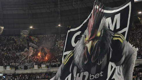 MG – BELO HORIZONTE – 27/08/2025 – COPA DO BRASIL 2025, ATLETICO-MG X CRUZEIRO – Torcida do Atletico-MG acende sinalizadores durante partida contra Cruzeiro no estadio Arena MRV pelo campeonato Copa Do Brasil 2025. Foto: Gilson Lobo/AGIF
