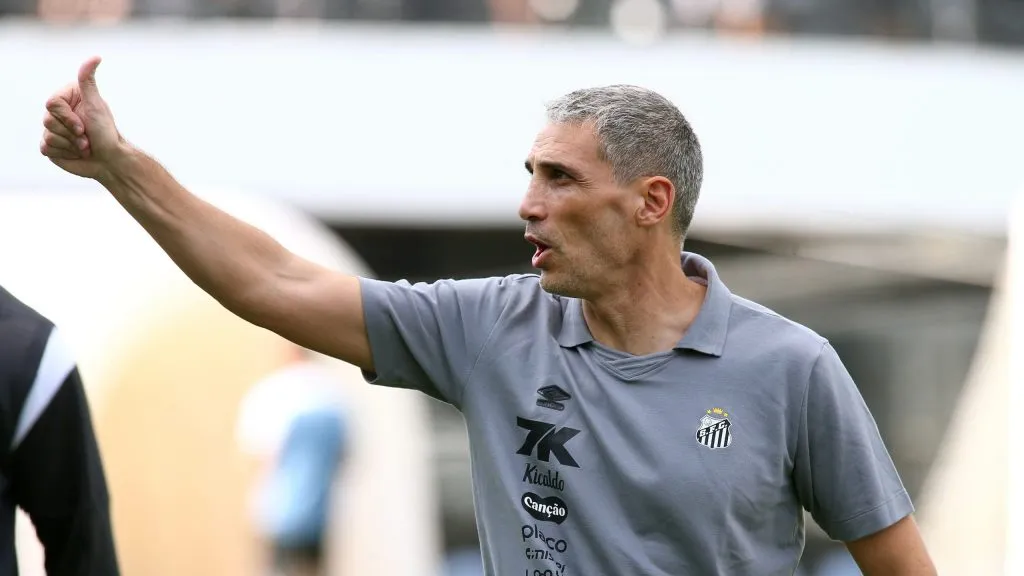 Juan Pablo Vojvoda, técnico do Santos. Foto: Mauricio De Souza/AGIF