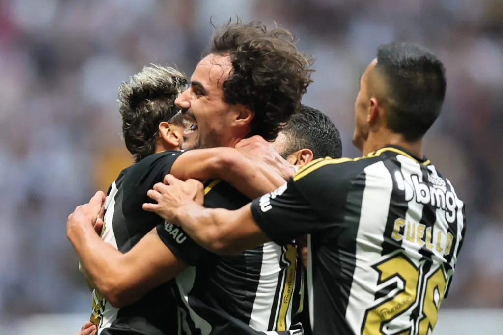 MG – BELO HORIZONTE – 14/09/2025 – BRASILEIRO A 2025, ATLETICO-MG X SANTOS – Igor Gomes jogador do Atletico-MG comemora seu gol durante partida contra o Santos no estadio Arena MRV pelo campeonato Brasileiro A 2025. Foto: Gilson Lobo/AGIF