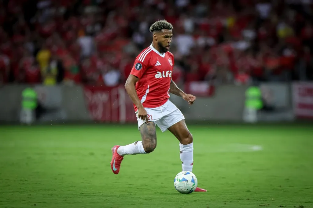 RS – PORTO ALEGRE – 10/04/2025 – COPA LIBERTADORES 2025, INTERNACIONAL X ATLETICO NACIONAL – Wesley jogador do Internacional durante partida contra o Atletico Nacional no estadio Beira-Rio pelo campeonato Copa Libertadores 2025. Foto: Vinicius Molz Schubert/AGIF