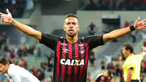 Renan Lodi durante confronto contra o Fluminense na Sul-Americana de 2018. Foto: Jason Silva/AGIF