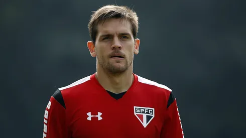 SAO PAULO - SP - 15/07/2015 - TREINO DO SAO PAULO - Rafael Toloi durante treino do Sao Paulo no CT da Barra Funda. Foto: Daniel Vorley/AGIF