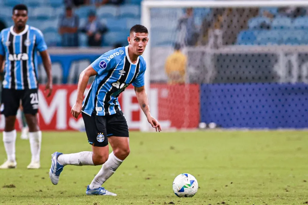 Miguel Monsalve jogador do Grêmio durante partida contra o Godoy Cruz – Foto: Maxi Franzoi/AGIF