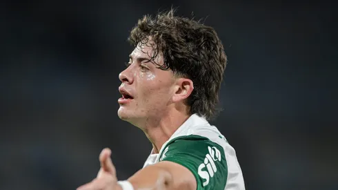 Giay jogador do Palmeiras durante partida contra o Fluminense no estadio Maracana pelo campeonato Brasileiro A 2025.