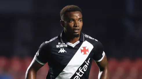 Thiago Mendes jogador do Vasco durante partida contra o Santos no estadio Morumbi pelo campeonato Brasileiro A 2025. Foto: Marcello Zambrana/AGIF