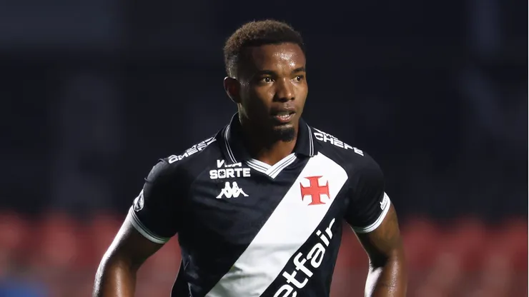 Thiago Mendes jogador do Vasco durante partida contra o Santos no estadio Morumbi pelo campeonato Brasileiro A 2025. Foto: Marcello Zambrana/AGIF