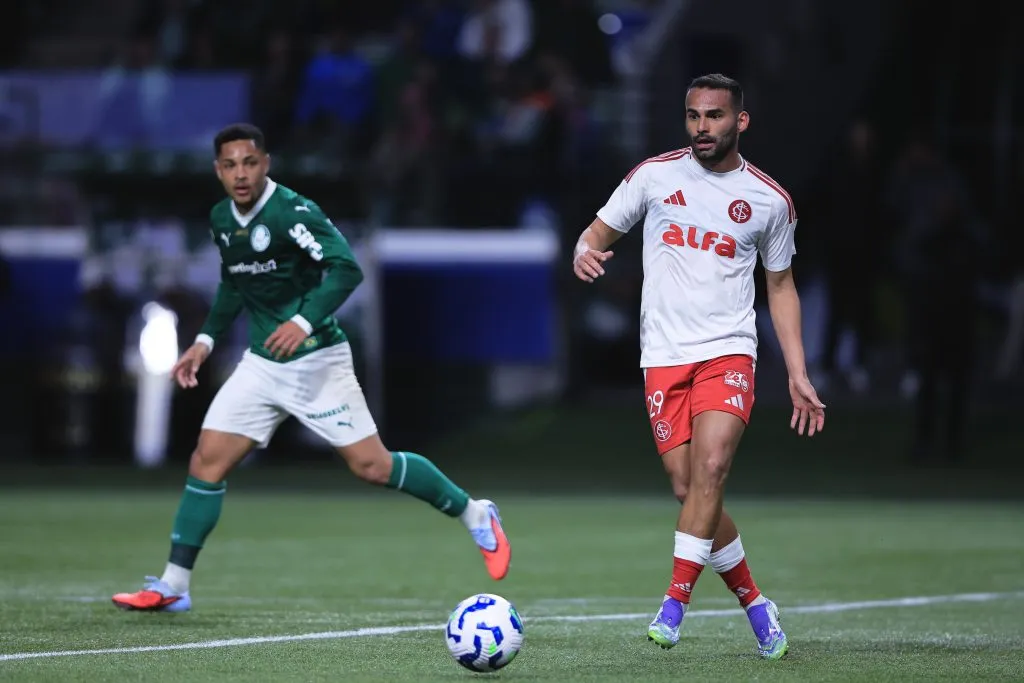 SP – SAO PAULO – 13/09/2025 – BRASILEIRO A 2025, PALMEIRAS X INTERNACIONAL – Thiago Maia jogador do Internacional durante partida contra o Palmeiras no estadio Arena Allianz Parque pelo campeonato Brasileiro A 2025. Foto: Ettore Chiereguini/AGIF