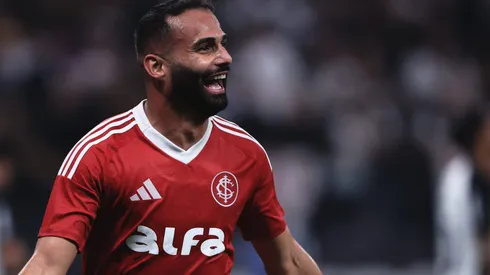 SP - SAO PAULO - 03/05/2025 - BRASILEIRO A 2025, CORINTHIANS X INTERNACIONAL - Thiago Maia jogador do Internacional comemora seu gol durante partida contra o Corinthians no estadio Arena Corinthians pelo campeonato Brasileiro A 2025. Foto: Ettore Chiereguini/AGIF