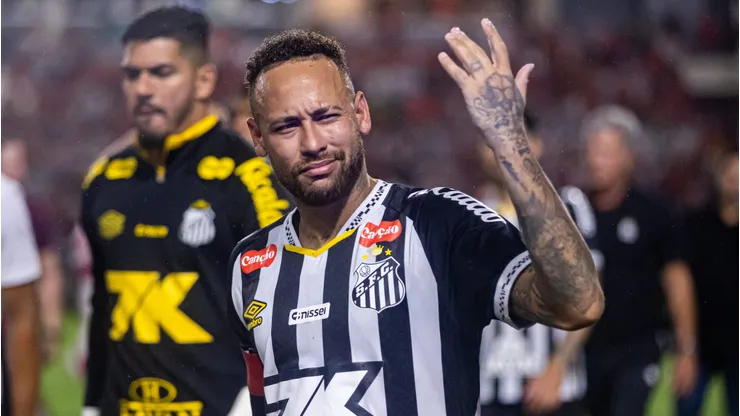 Neymar em campo pelo Santos. Foto: Itawi Albuquerque/AGIF