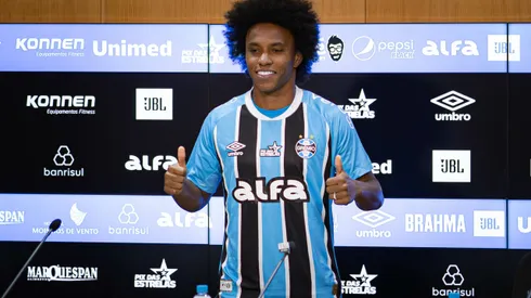 Willian fala aos jornalista durante sua apresentacao oficial como jogador do Gremio em coletiva de imprensa realizada no Arena do Gremio. Foto: Maxi Franzoi/AGIF