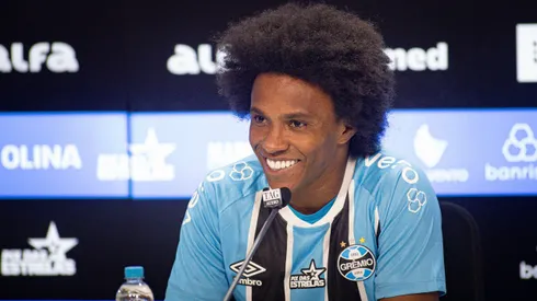 Willian fala aos jornalista durante sua apresentacao oficial como jogador do Gremio em coletiva de imprensa realizada no Arena do Gremio.