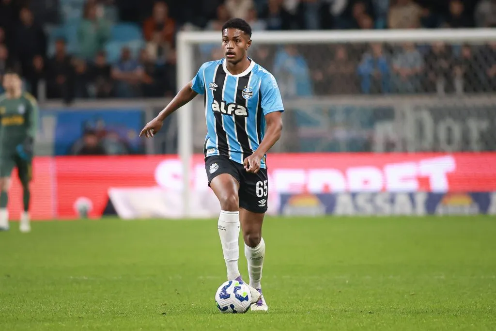 RS – PORTO ALEGRE – 10/08/2025 – BRASILEIRO A 2025, GREMIO X SPORT – Riquelme jogador do Gremio durante partida contra o Sport no estadio Arena do Gremio pelo campeonato Brasileiro A 2025. Foto: Maxi Franzoi/AGIF