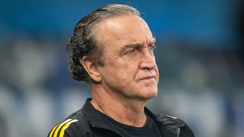 Cuca tecnico do Atletico-MG durante partida contra o Cruzeiro no estadio Mineirao pelo campeonato Brasileiro A 2025.