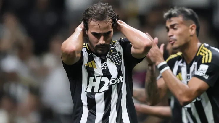 MG - BELO HORIZONTE - 14/09/2025 - BRASILEIRO A 2025, ATLETICO-MG X SANTOS - Igor Gomes jogador do Atletico-MG lamenta durante partida contra o Santos no estadio Arena MRV pelo campeonato Brasileiro A 2025. Foto: Gilson Lobo/AGIF
