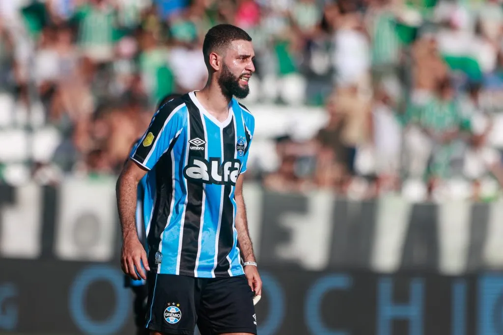 Wagner Leonardo deve entrar na vaga de Kannemann, que está suspenso. Foto: Luiz Erbes/AGIF