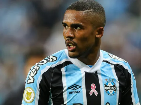 Torcida 'divide' sobre possível retorno de Douglas Costa ao Grêmio