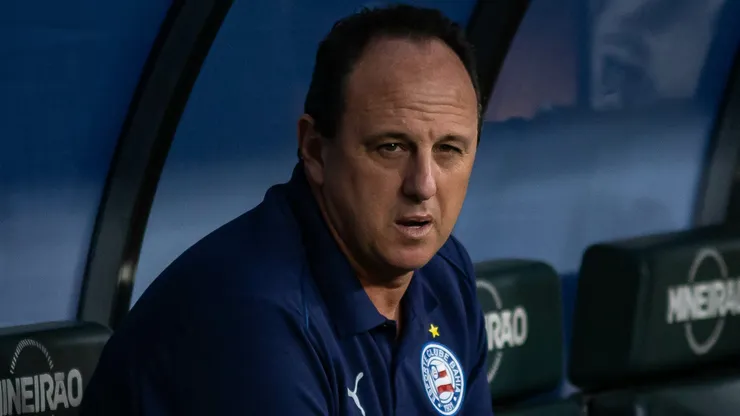 Rogério Ceni, treinador do Bahia, lida com muitos jogadores com lesões