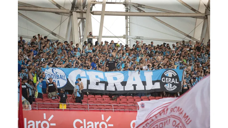 RS - PORTO ALEGRE - 19/10/2024 - BRASILEIRO A 2024, INTERNACIONAL X GREMIO - Torcida do Gremio durante partida contra Internacional no estadio Beira-Rio pelo campeonato Brasileiro A 2024. Foto: Liamara Polli/AGIF