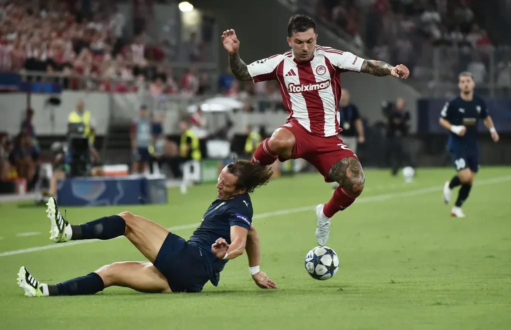 PIRAEUS, GREECE – SEPTEMBER 17: Gabriel Strefezza of Olympiakos is tackled by David Luiz of Pafos FC during the UEFA Champions League 2025/26 League Phase MD1 match between Olympiacos FC and Pafos FC at Stadio Georgios Karaiskakis on September 17, 2025 in Piraeus, Greece. (Photo by Milos Bicanski/Getty Images)