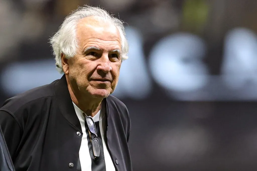 MG – BELO HORIZONTE – 03/07/2024 – BRASILEIRO A 2024, ATLETICO-MG X FLAMENGO – Rubens Menin socio Majoritario  da Galo Holding (SAF do Atletico) do Atletico-MG durante partida contra o Flamengo no estadio Arena MRV pelo campeonato Brasileiro A 2024. Foto: Gilson Lobo/AGIF