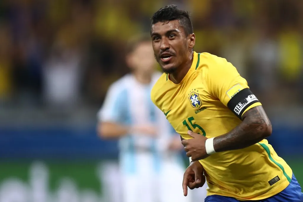 Paulinho comemora gol pela Seleção Brasileira. (Foto: Buda Mendes/Getty Images)