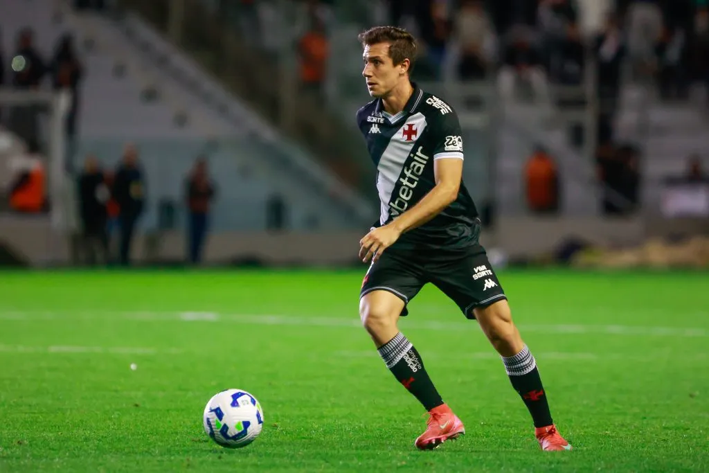 Lucas Piton jogador do Vasco durante partida contra o Juventude – Foto: Luiz Erbes/AGIF