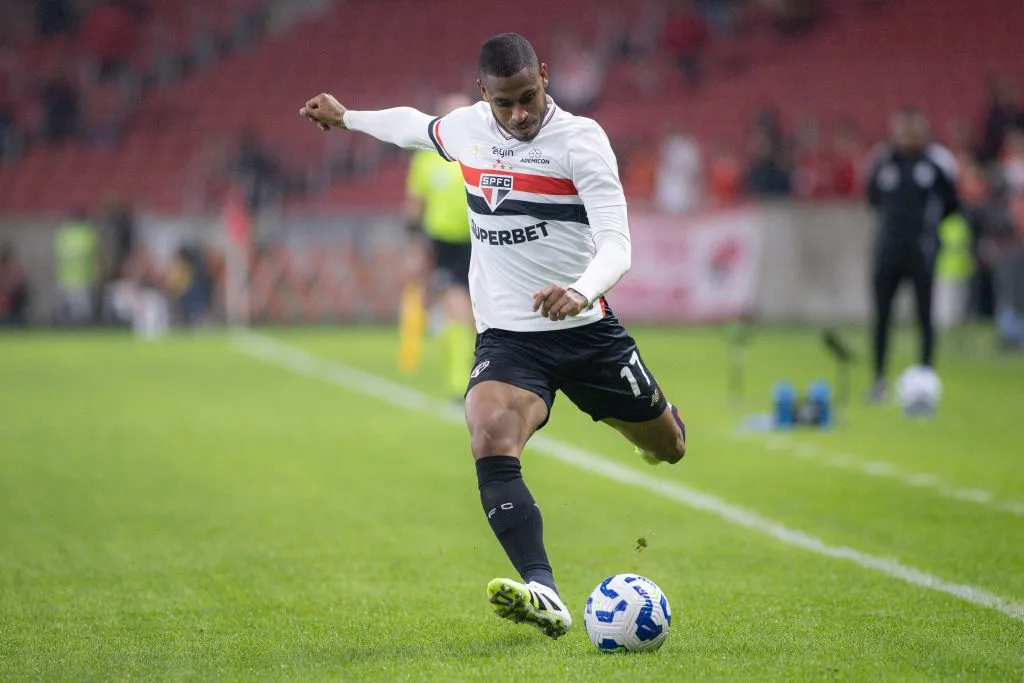 Andre Silva jogador do São Paulo durante partida contra o Internacional – Foto: Maxi Franzoi/AGIF