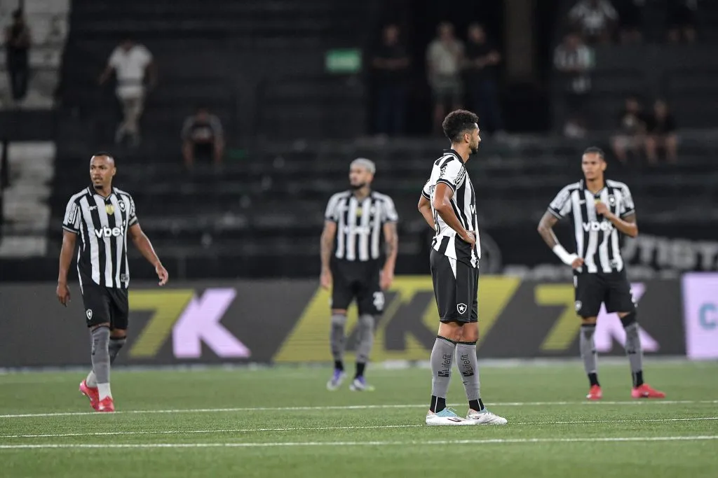 Chris Ramos jogador do Botafogo durante partida contra o Mirassol no estadio Engenhao pelo campeonato Brasileiro A 2025. Foto: Thiago Ribeiro/AGIF