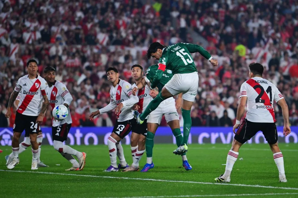 Gol de Gustavo Gómez em River Plate x Palmeiras pela Libertadores 2025. Foto: Marcelo Endelli/Getty Images