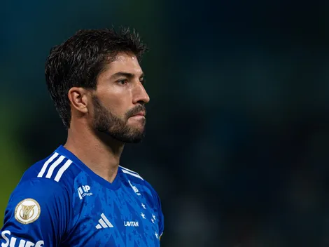 Lucas Silva é homenageado no Cruzeiro