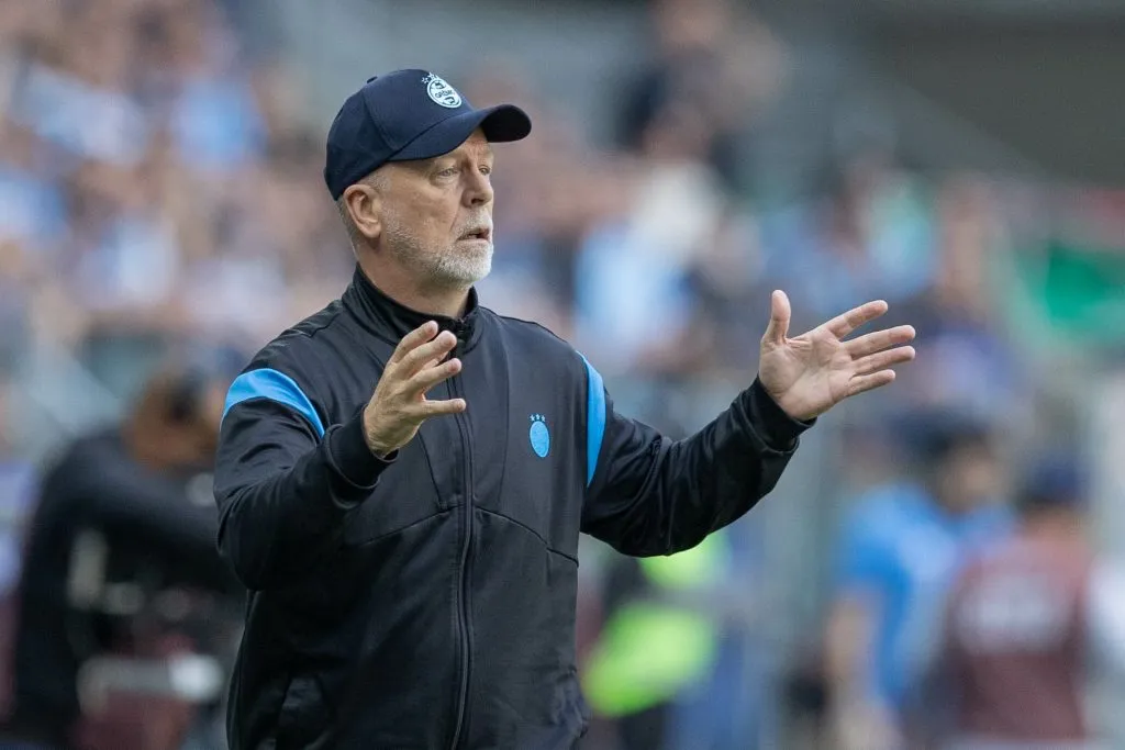 Trabalho de Mano Menezes vem sendo questionado. Foto: Liamara Polli/AGIF