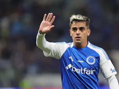 Leonardo Jardim recebe atualização sobre Fagner que deve retornar ao Cruzeiro