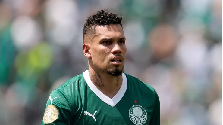 PHILADELPHIA, PENNSYLVANIA - JUNE 28: Paulinho #10 of Palmeiras looks on after the FIFA Club World Cup 2025 round of 16 match between SE Palmeiras and Botafogo FR at Lincoln Financial Field on June 28, 2025 in Philadelphia, Pennsylvania. (Photo by Francois Nel/Getty Images)