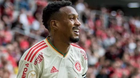 Edenilson jogador do Internacional durante partida contra o Athletico-PR no estadio Arena da Baixada pelo campeonato Brasileiro A 2022. Foto: Robson Mafra/AGIF