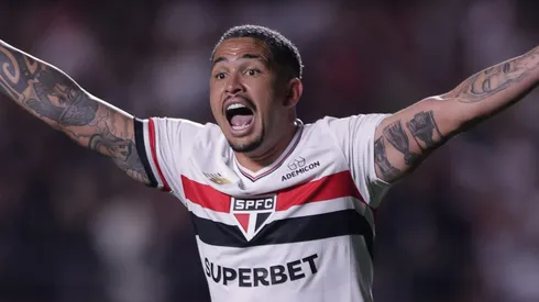Luciano desperdiçou chances de gol pelo São Paulo.
