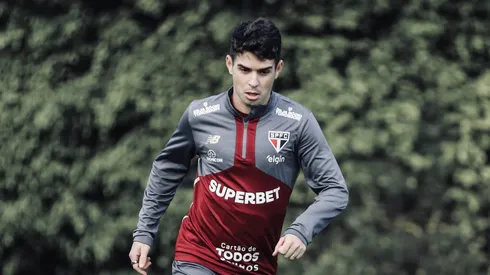 Oscar em treinamento pelo São Paulo. Fotos: Erico Leonan / São Paulo FC