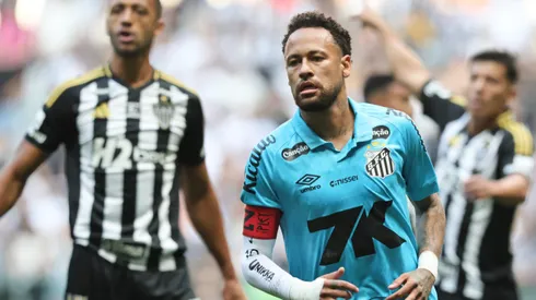MG – BELO HORIZONTE – 14/09/2025 – BRASILEIRO A 2025, ATLETICO-MG X SANTOS – Neymar jogador do Santos durante partida contra o Atletico-MG no estadio Arena MRV pelo campeonato Brasileiro A 2025. Foto: Gilson Lobo/AGIF