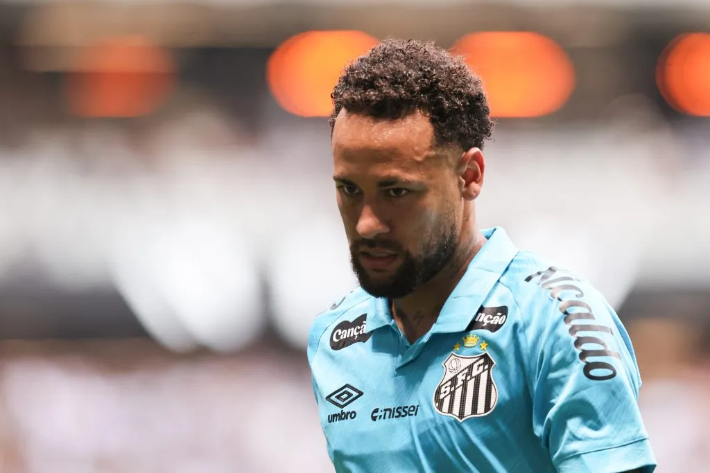 MG – BELO HORIZONTE – 14/09/2025 – BRASILEIRO A 2025, ATLETICO-MG X SANTOS – Neymar jogador do Santos lamenta durante partida contra o Atletico-MG no estadio Arena MRV pelo campeonato Brasileiro A 2025. Foto: Gilson Lobo/AGIF
