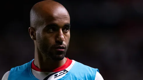 Lucas Moura durante confronto contra o Sport no Brasileirão 2025.